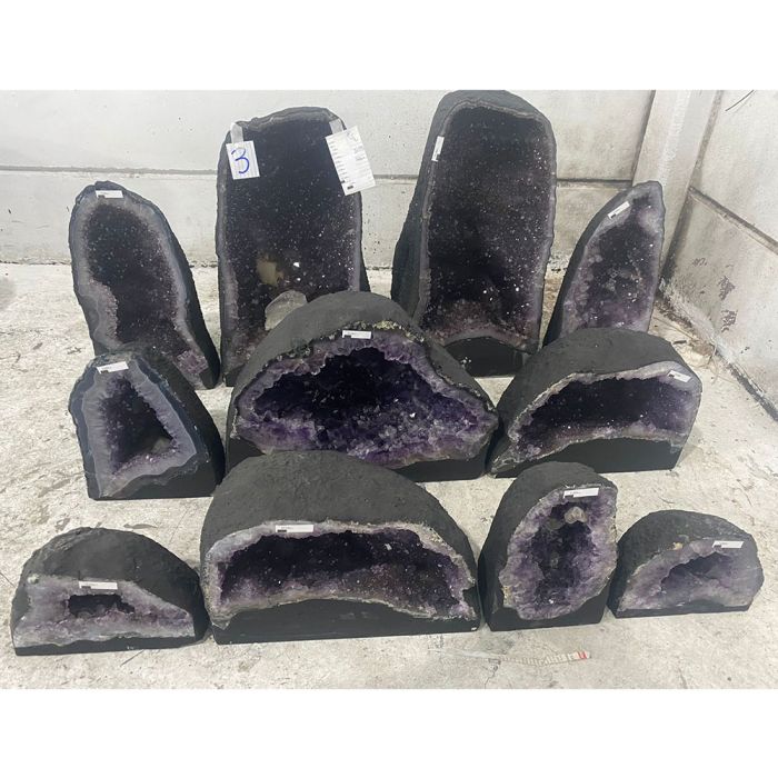 Amethyst Churches 2nd Grade (N.W. 203.75kg, 11pcs) Crate 3 NETT